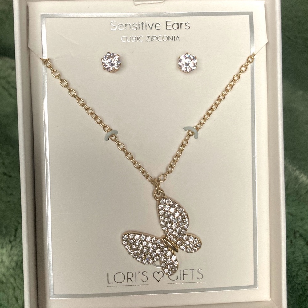 Loris Gifts brand new gold butterfly necklace and matching earrings